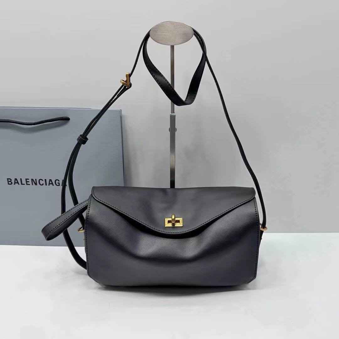 balenciaga сумка женская,сумка balenciaga,баленсиага сумка,сумка balenciaga из натуральной кожи черный цвет,balenciaga сумка на плечо