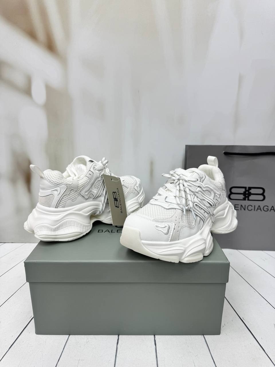 balenciaga кроссовки женские,кроссовки balenciaga,женские кроссовки,кроссовки массивные,баленсиага кристобаль