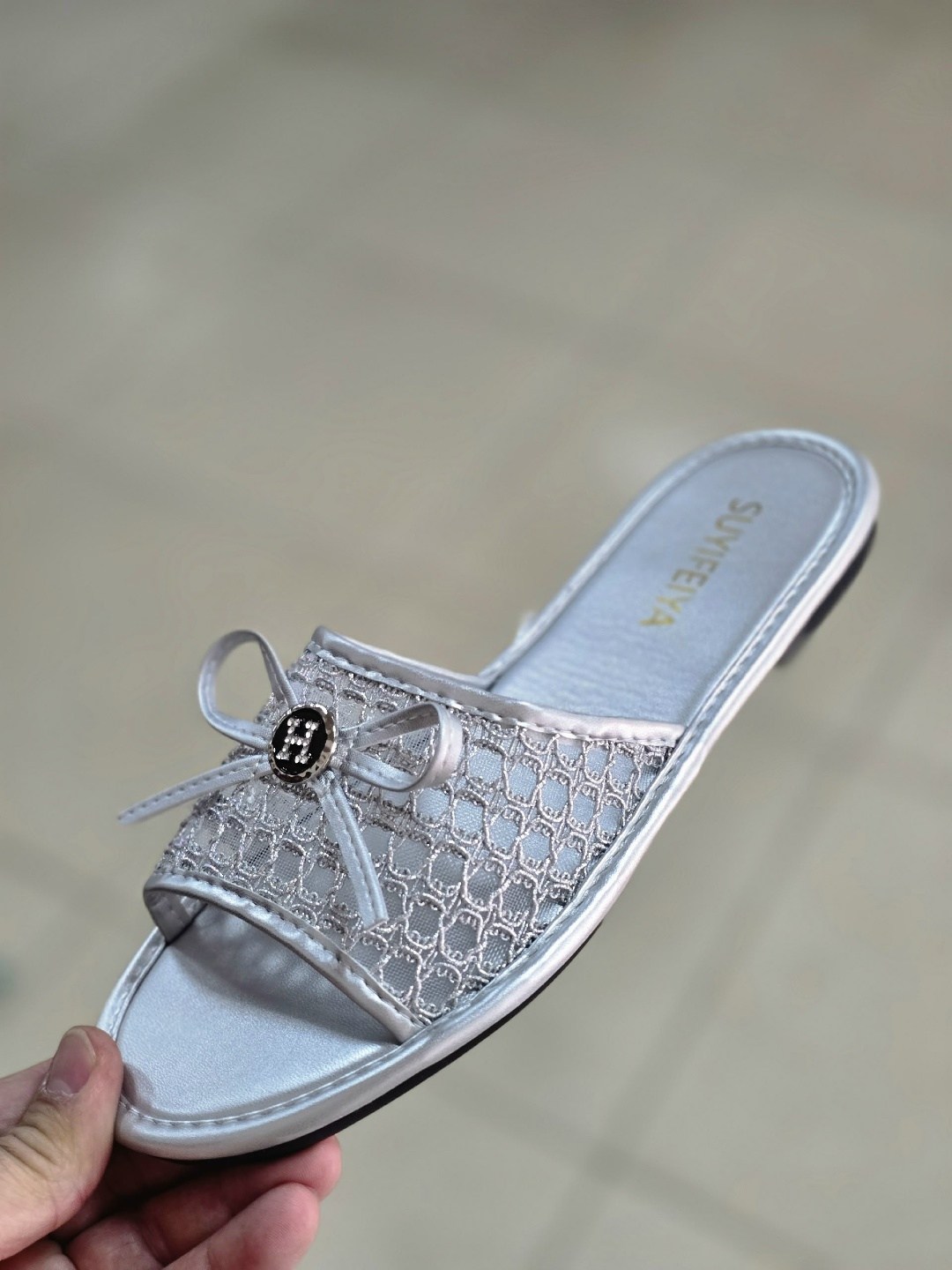 шлепанцы женские,шлепанцы chanel,шлепки женские,модные шлепанцы,черные шлепанцы