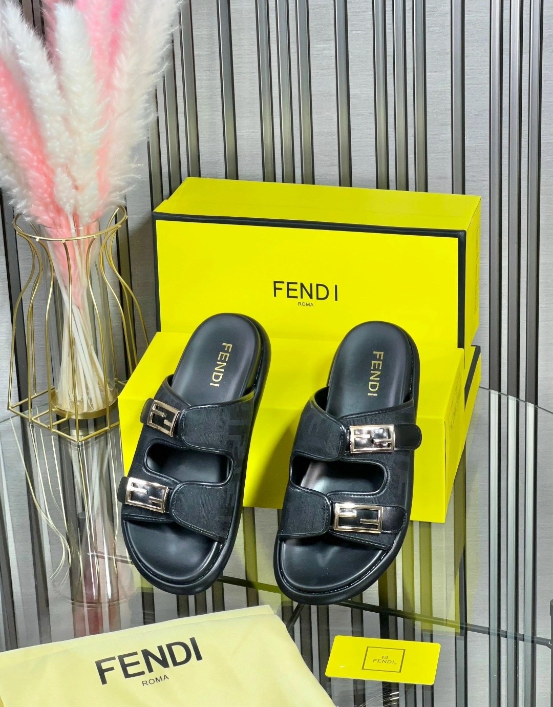 шлепанцы fendi,тапочки фенди,тапочки fendi,шлепки фенди,