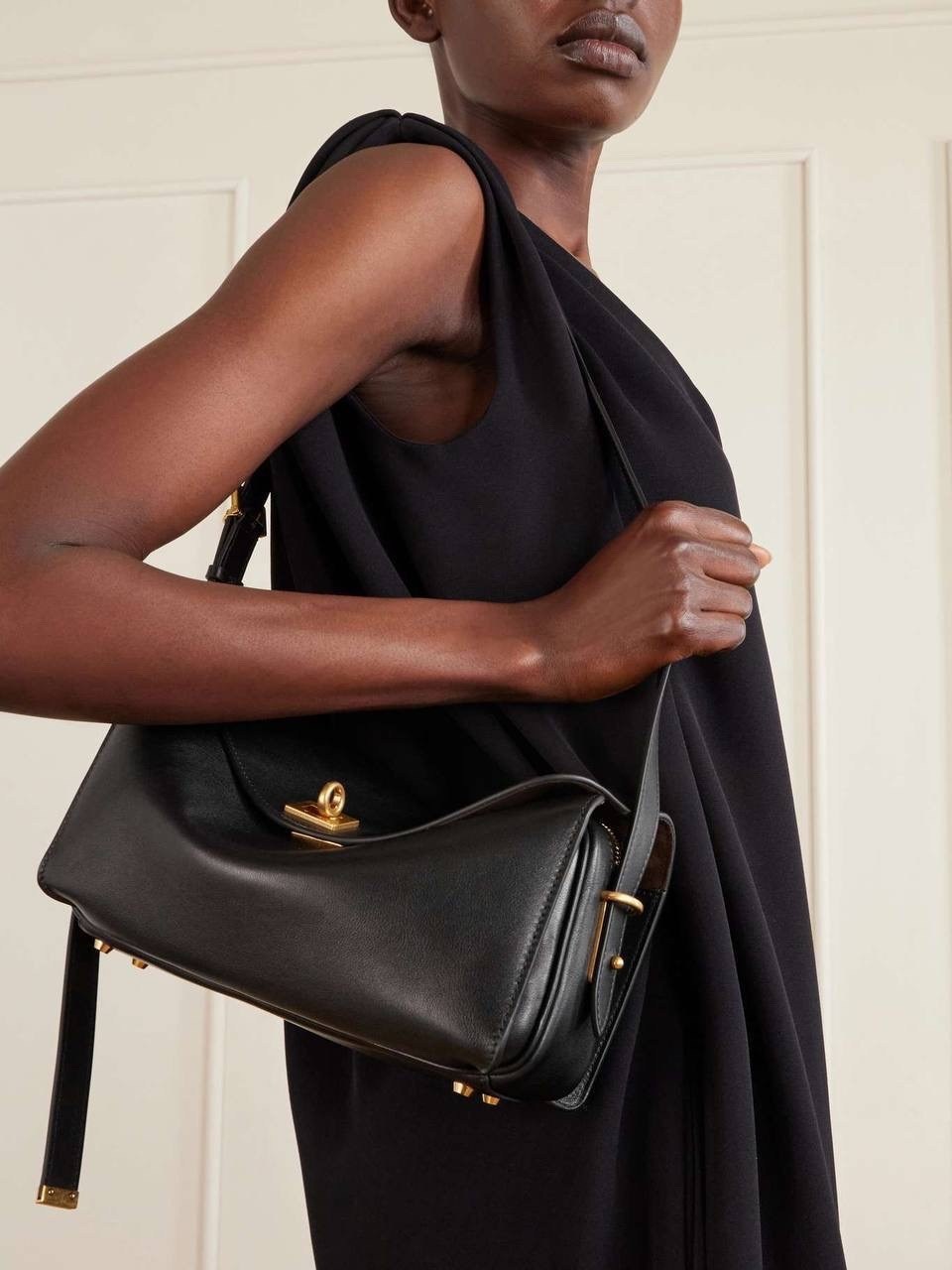 balenciaga сумка женская,сумка balenciaga,баленсиага сумка,сумка balenciaga из натуральной кожи черный цвет,balenciaga сумка на плечо
