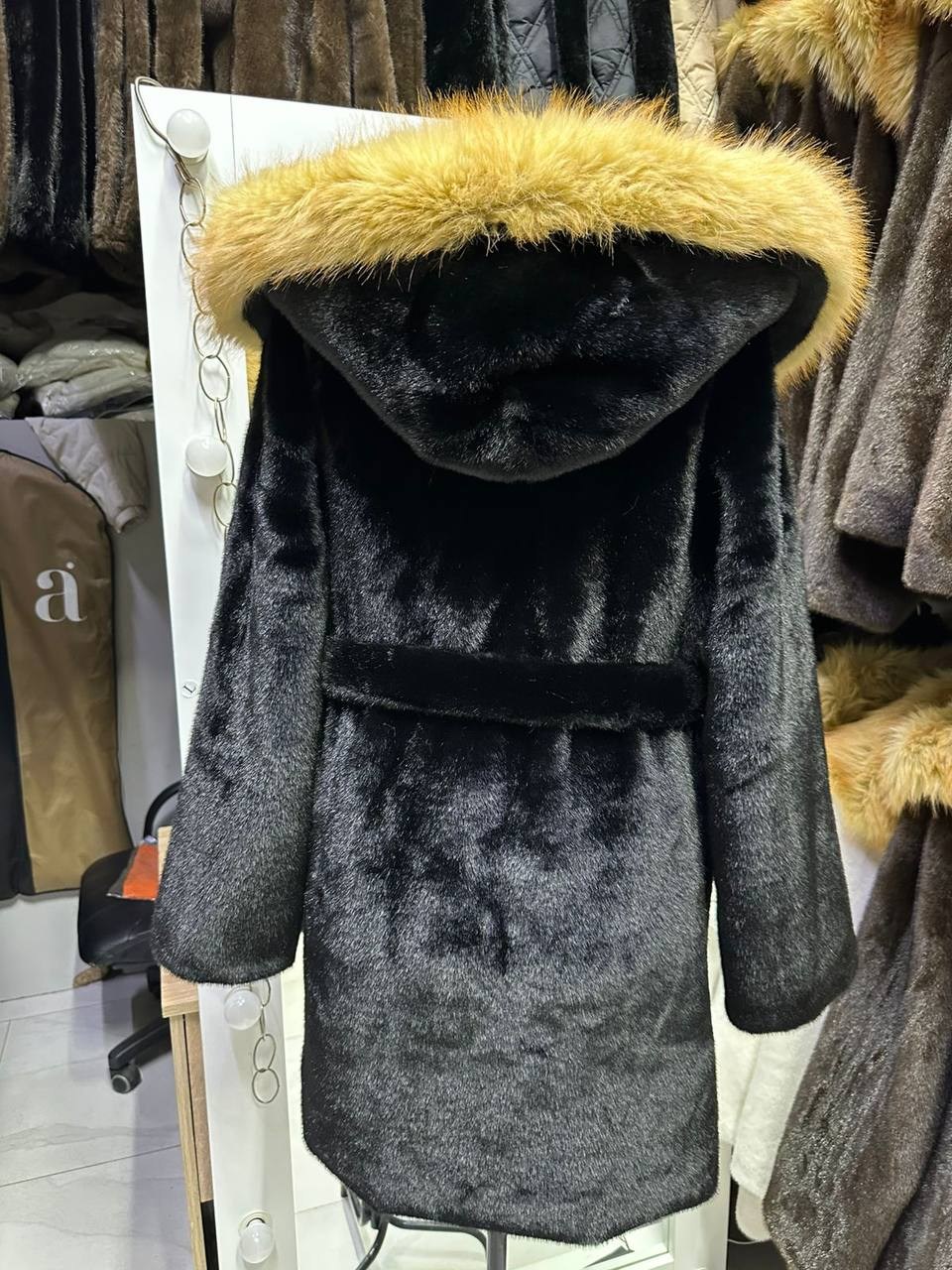 шуба из норки nafa с капюшоном из рыси,белая норковая шуба с капюшоном из рыси,норковая шуба с рысью,шуба норковая,норковая шуба с капюшоном из рыси