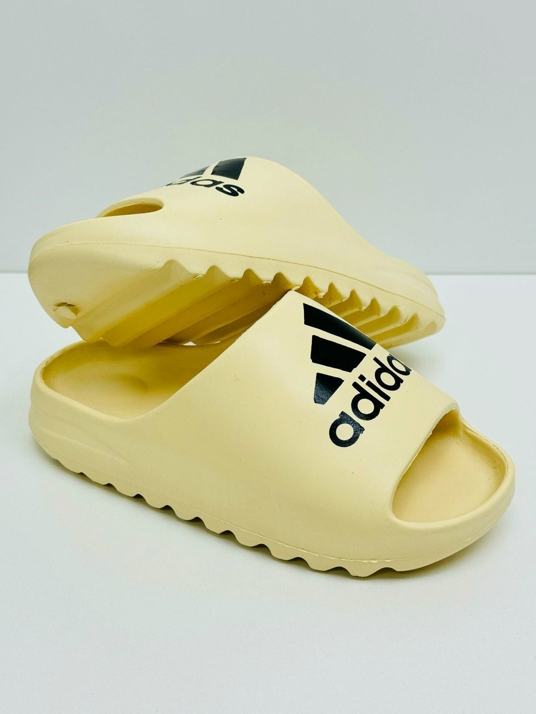 ,шлепанцы женские,шлепанцы adidas,сланцы adidas,адидас тапки