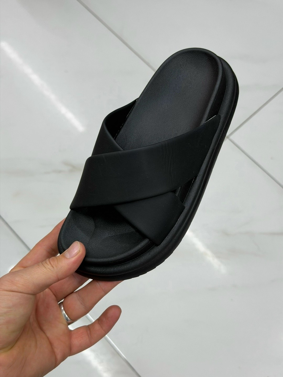 ,шлепанцы женские,шлепки женские,белые шлепанцы,модные шлепанцы
