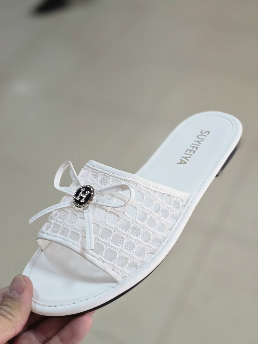 шлепанцы женские,шлепанцы chanel,шлепки женские,модные шлепанцы,черные шлепанцы