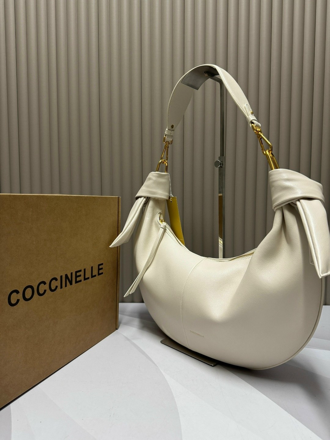 coccinelle сумка,сумка,женская сумка,сумка coccinelle priscilla,модная сумка