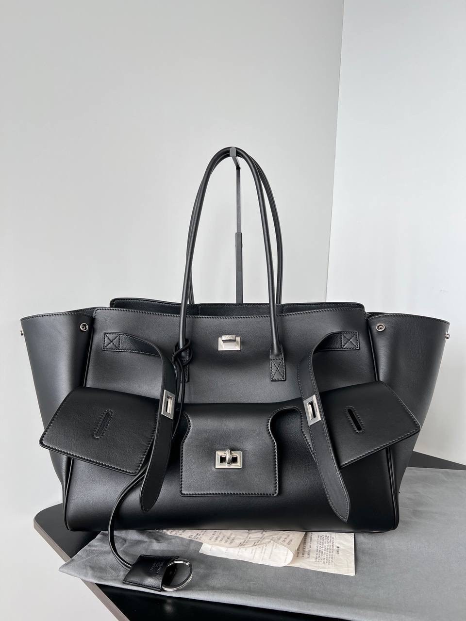 сумка женская с ручками,balenciaga сумка женская с ручкой,balenciaga сумка,сумка черная balenciaga,сумка в стиле средняя balenciaga
