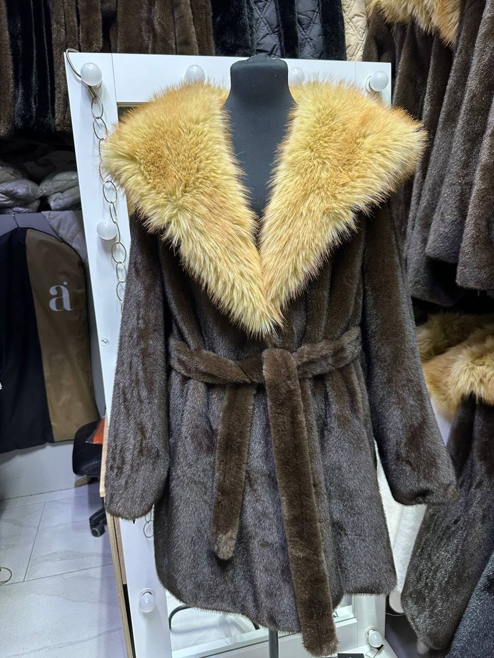 шуба из норки nafa с капюшоном из рыси,белая норковая шуба с капюшоном из рыси,норковая шуба с рысью,шуба норковая,норковая шуба с капюшоном из рыси
