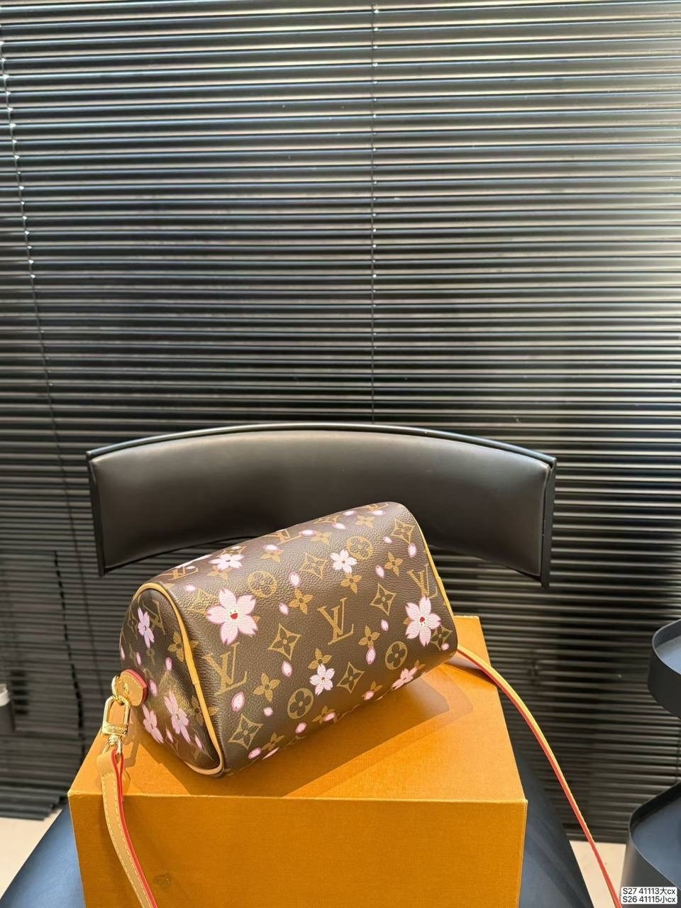 сумка louis vuitton,louis vuitton сумка на плечо,louis vuitton женская сумка,модная сумка,стильные сумочки