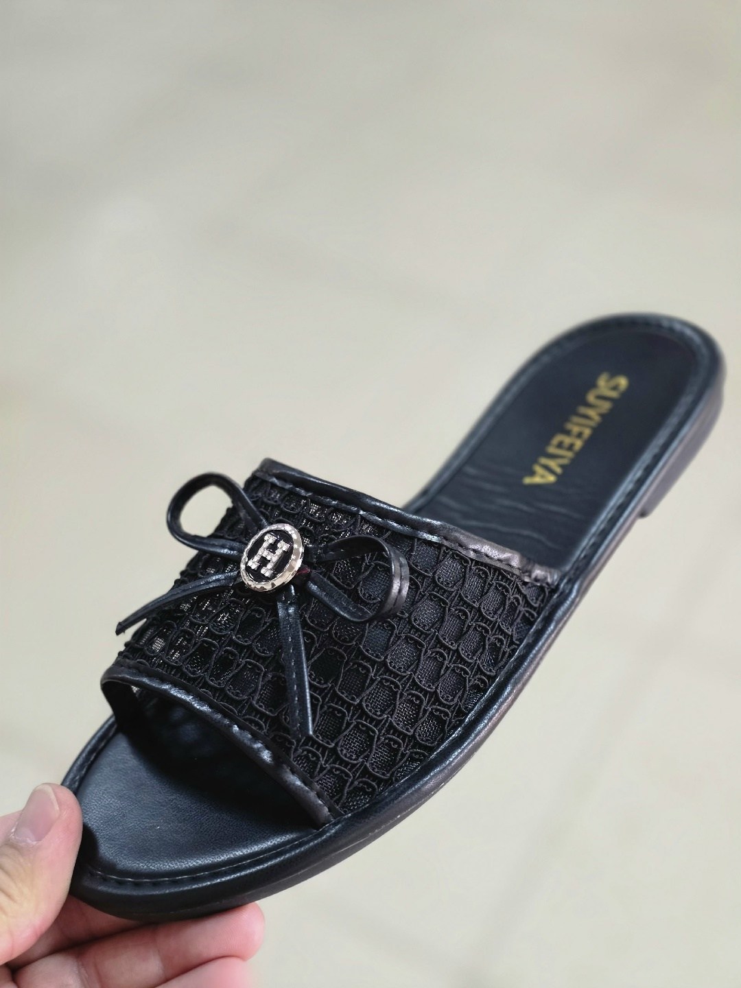 шлепанцы женские,шлепанцы chanel,шлепки женские,модные шлепанцы,черные шлепанцы