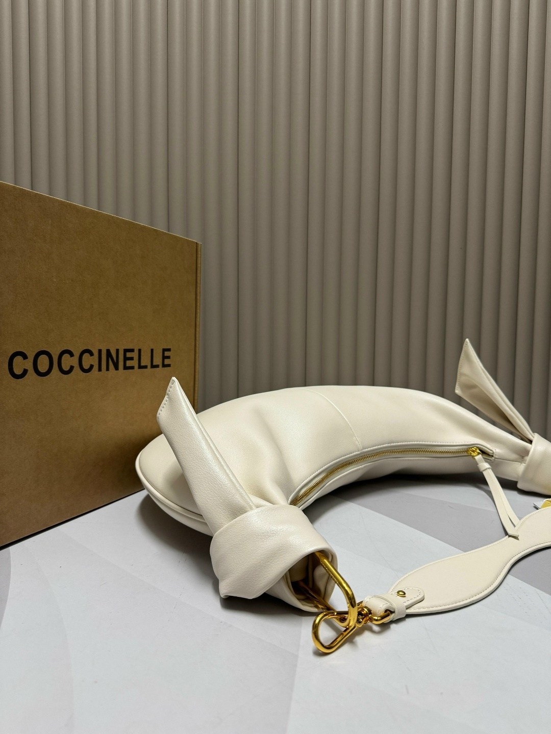 coccinelle сумка,сумка,женская сумка,сумка coccinelle priscilla,модная сумка