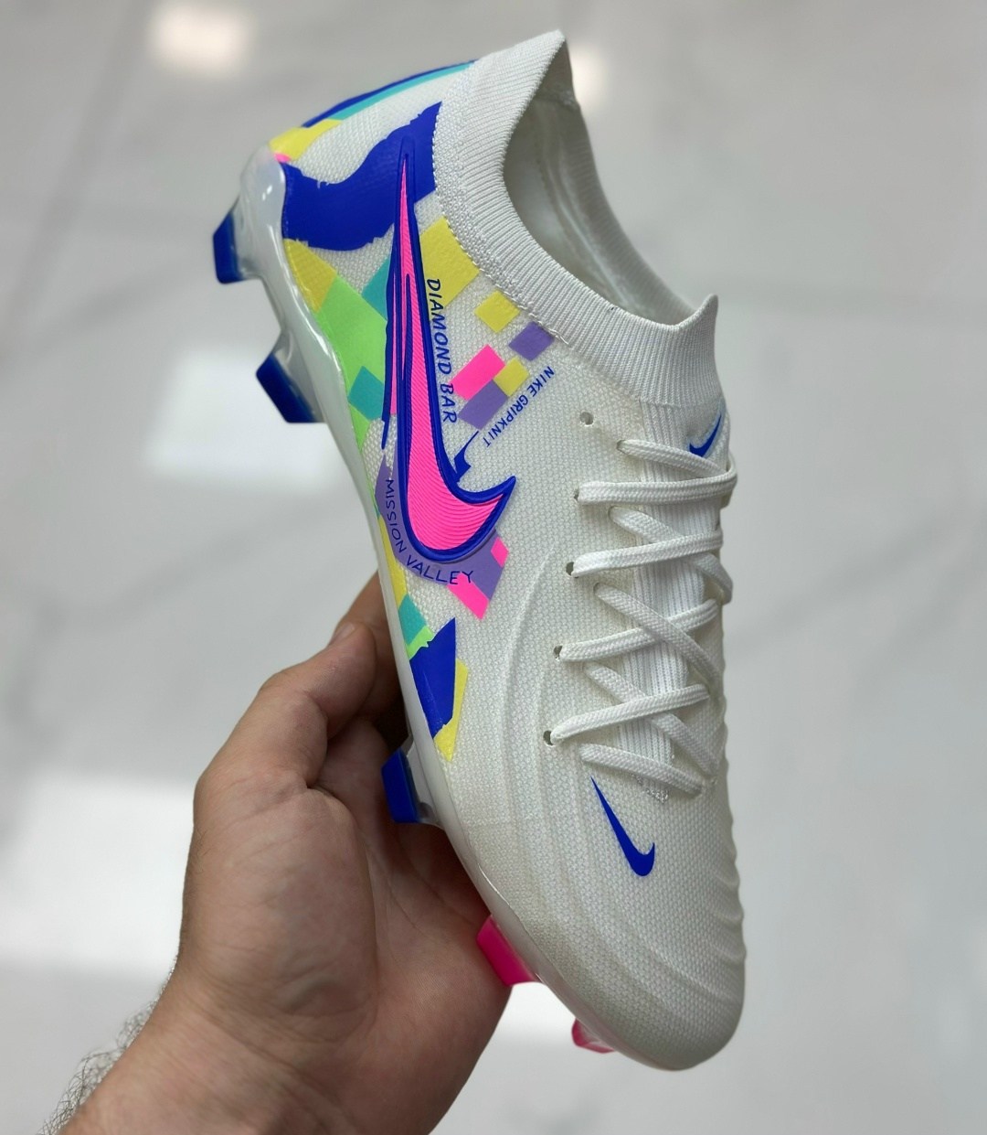 бутсы adidas,футбольная бутса,футбольные бутсы adidas,бутсы адидас,футбольные кроссовки