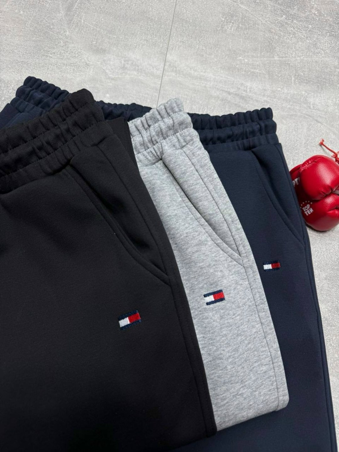 cпортивные брюки tommy hilfiger,спортивные штаны tommy hilfiger,брюки мужские tommy hilfiger,спортивные штаны,спортивные штаны на флисе мужские