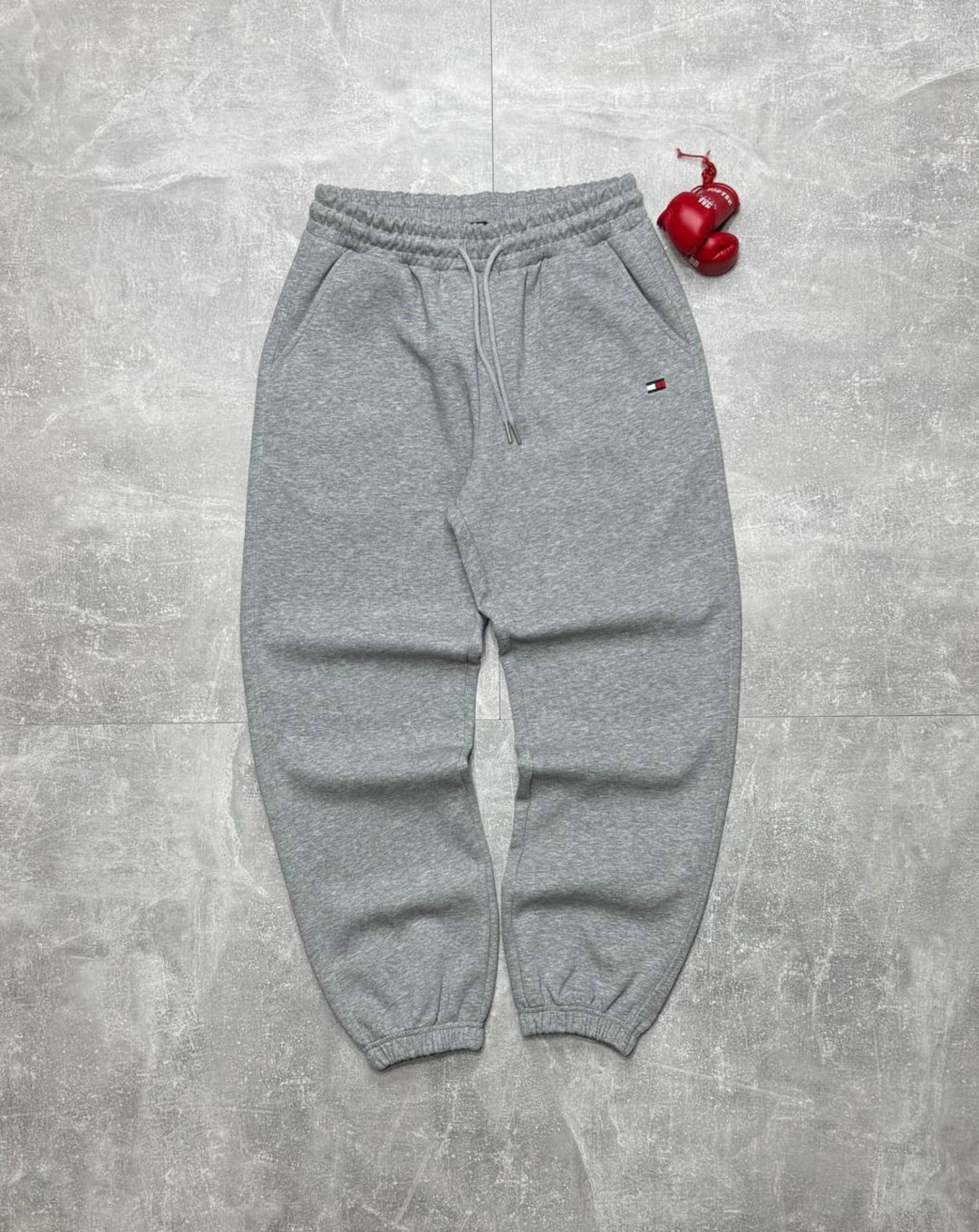 cпортивные брюки tommy hilfiger,спортивные штаны tommy hilfiger,брюки мужские tommy hilfiger,спортивные штаны,спортивные штаны на флисе мужские
