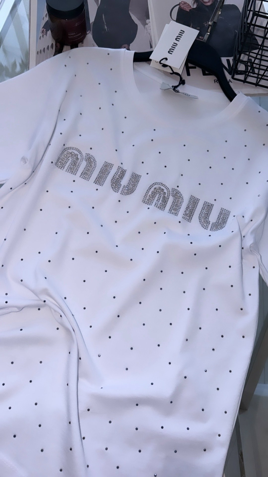 миу миу футболка,белая футболка стразы миу миу,футболка miu miu белая со стразами,футболка со стразами женская,футболка со стразами