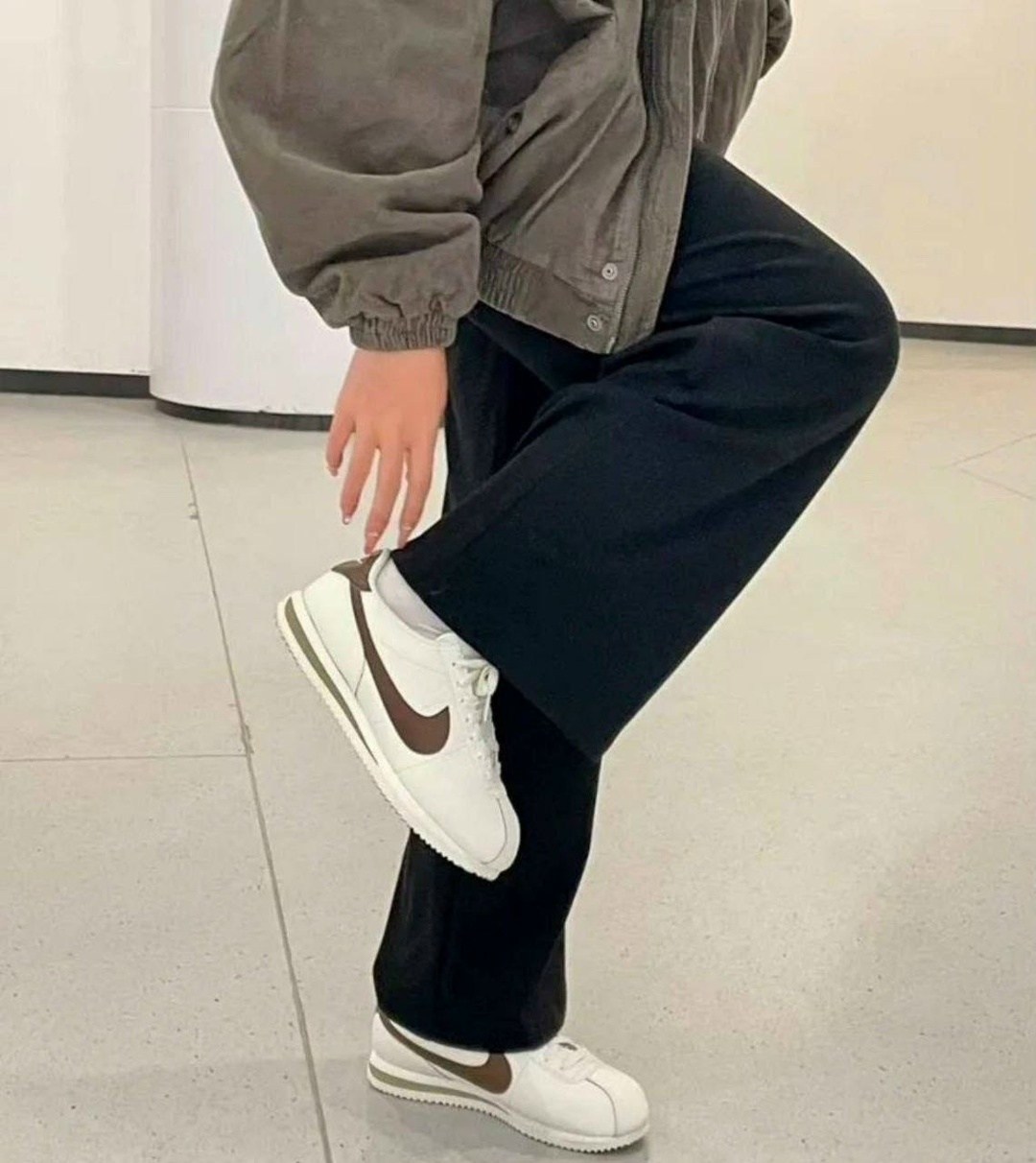 женские кроссовки nike classic cortez lux,nike кроссовки женские classic cortez leather prem,nike classic cortez leather,nike classic cortez,найк кроссовки classic cortez
