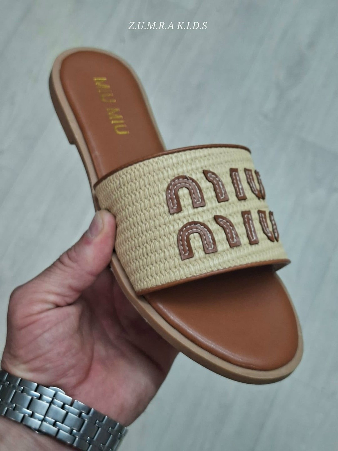 ,шлепанцы miu miu,шлепанцы женские,женские шлепки,шлепанцы модные
