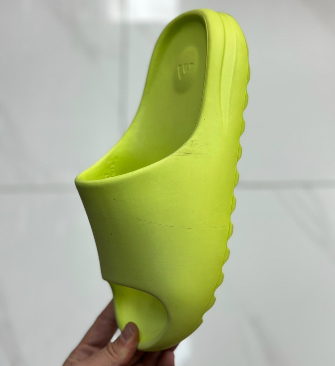 adidas yeezy slide,adidas yeezy slide bone,шлепанцы adidas yeezy slide,тапки adidas yeezy slide desert sand,сланцы adidas yeezy slide