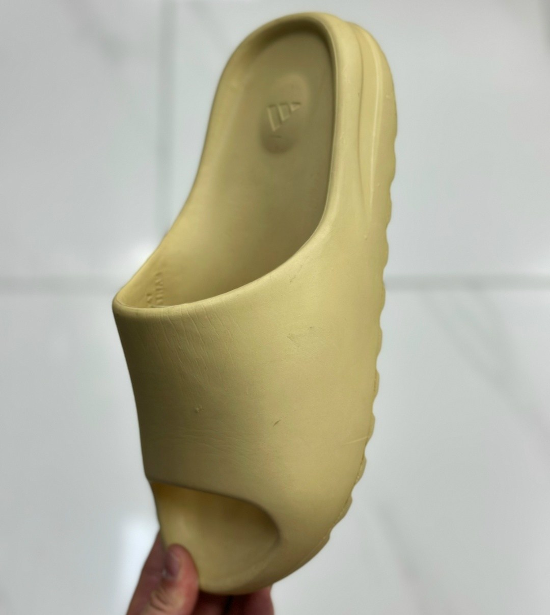 adidas yeezy slide,adidas yeezy slide bone,шлепанцы adidas yeezy slide,тапки adidas yeezy slide desert sand,сланцы adidas yeezy slide