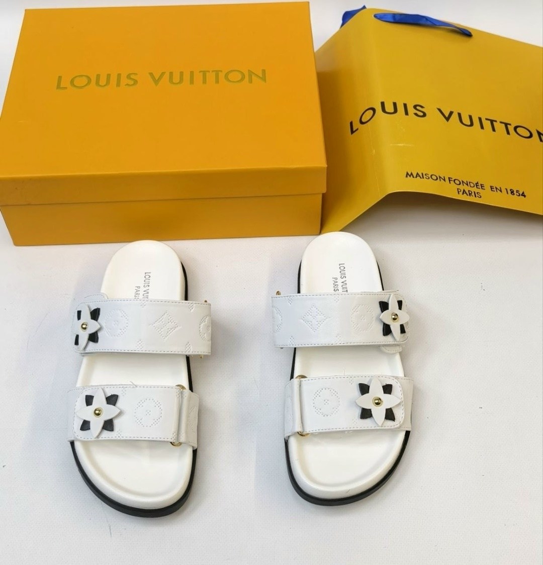 шлепанцы louis vuitton,босоножки louis vuitton,сандалии louis vuitton,шлепанцы женские,тапочки louis vuitton