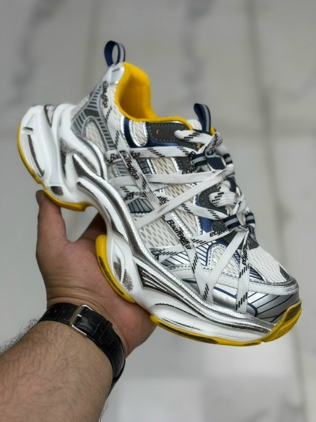 кроссовки balenciaga,balenciaga массивные женские кроссовки track 1.0,кроссовки balenciaga wmns track 2 trainer beige кремовый,balenciaga track.2 кроссовки,кроссовки balenciaga wmns runner sneaker кре
