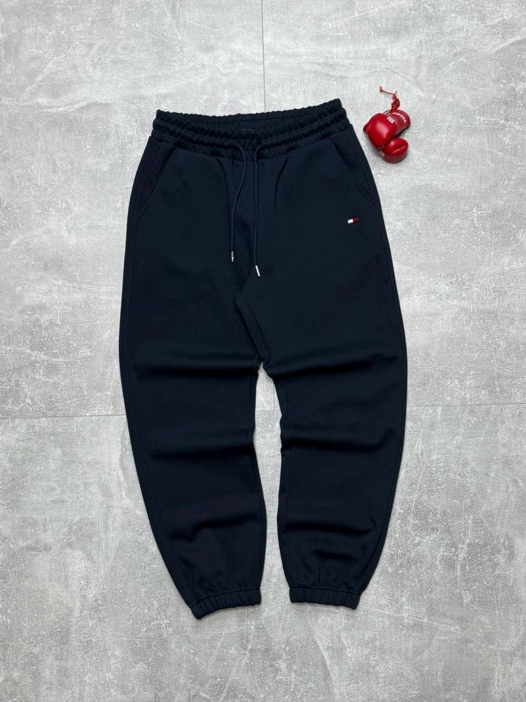 cпортивные брюки tommy hilfiger,спортивные штаны tommy hilfiger,брюки мужские tommy hilfiger,спортивные штаны,спортивные штаны на флисе мужские