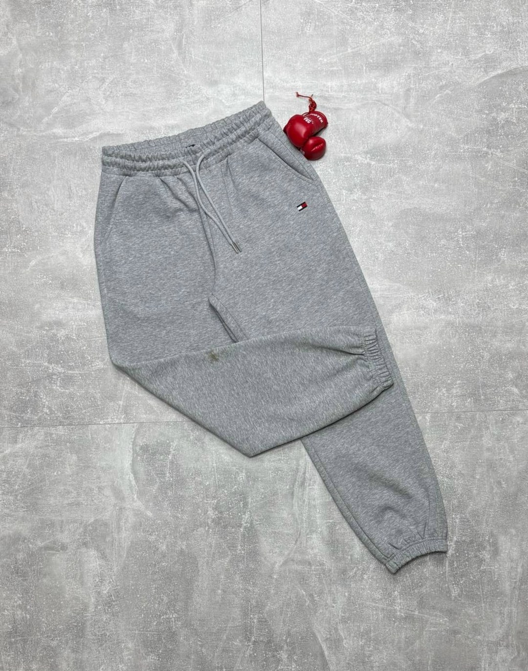 cпортивные брюки tommy hilfiger,спортивные штаны tommy hilfiger,брюки мужские tommy hilfiger,спортивные штаны,спортивные штаны на флисе мужские