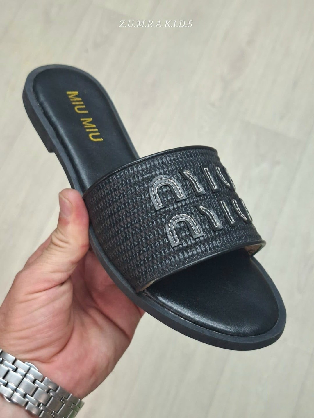 ,шлепанцы miu miu,шлепанцы женские,женские шлепки,шлепанцы модные