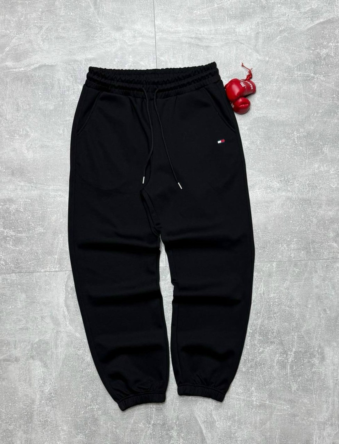 cпортивные брюки tommy hilfiger,спортивные штаны tommy hilfiger,брюки мужские tommy hilfiger,спортивные штаны,спортивные штаны на флисе мужские