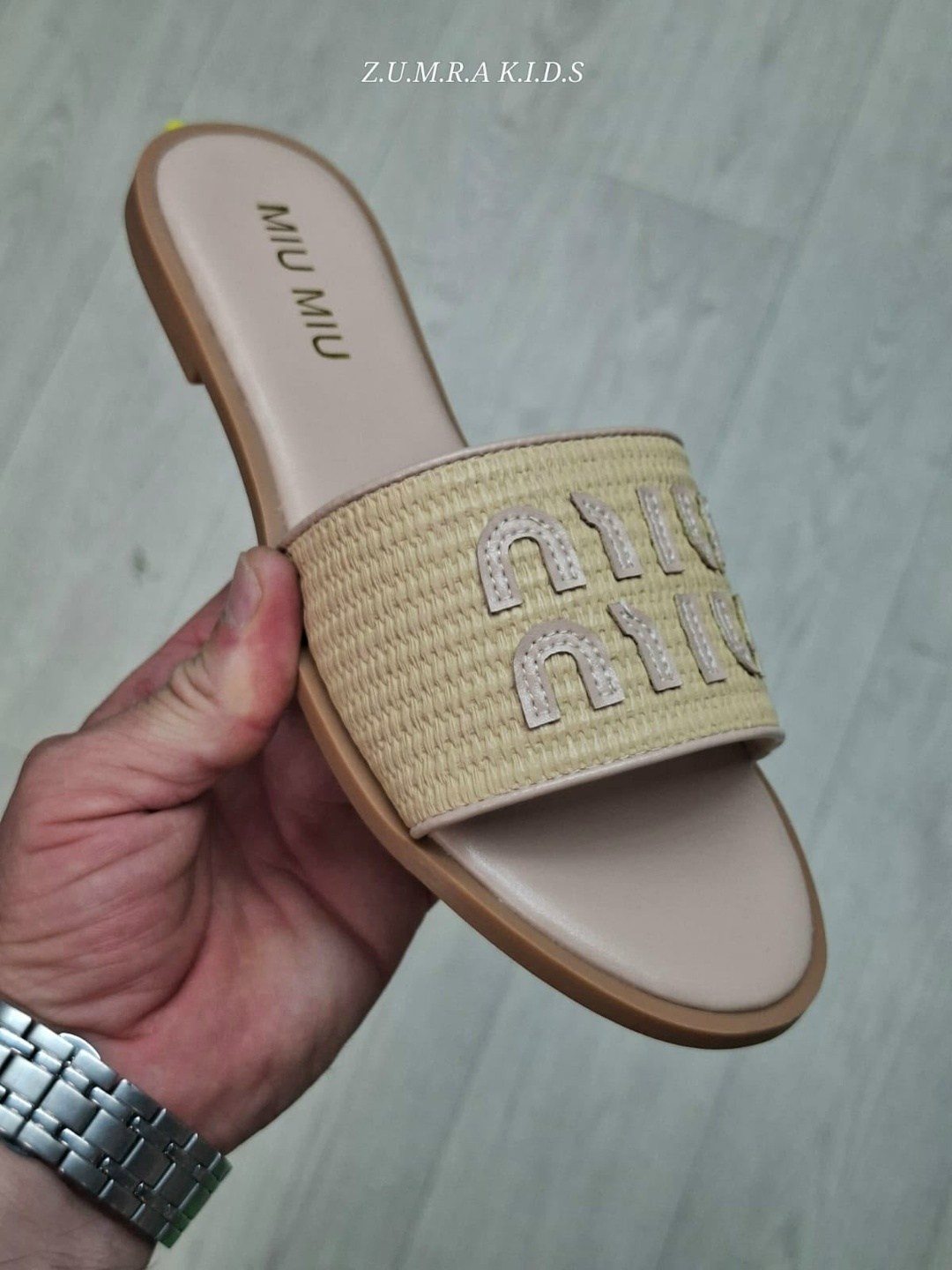 ,шлепанцы miu miu,шлепанцы женские,женские шлепки,шлепанцы модные