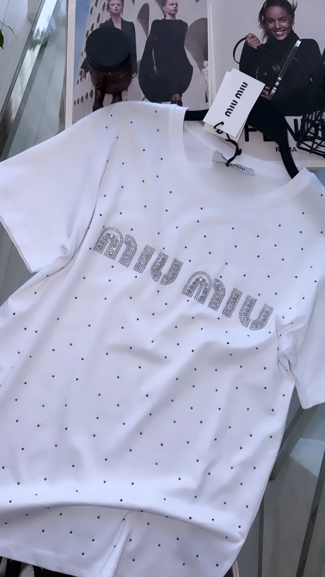 миу миу футболка,белая футболка стразы миу миу,футболка miu miu белая со стразами,футболка со стразами женская,футболка со стразами