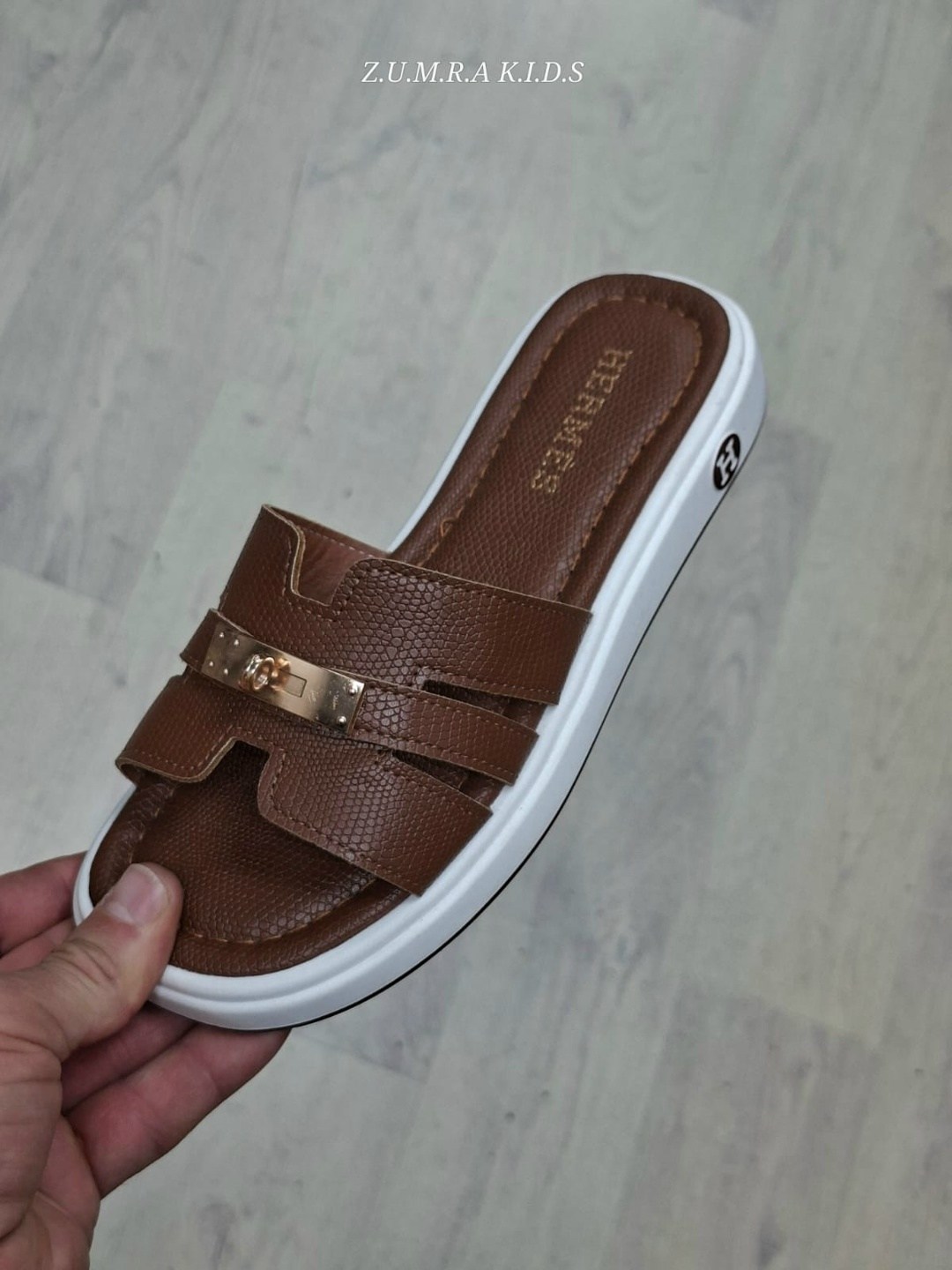 шлепки hermes женские,женские кожаные шлепки hermes oran коричневые,шлепки гермес женские,шлепки хермес оран,шлепанцы эрмес