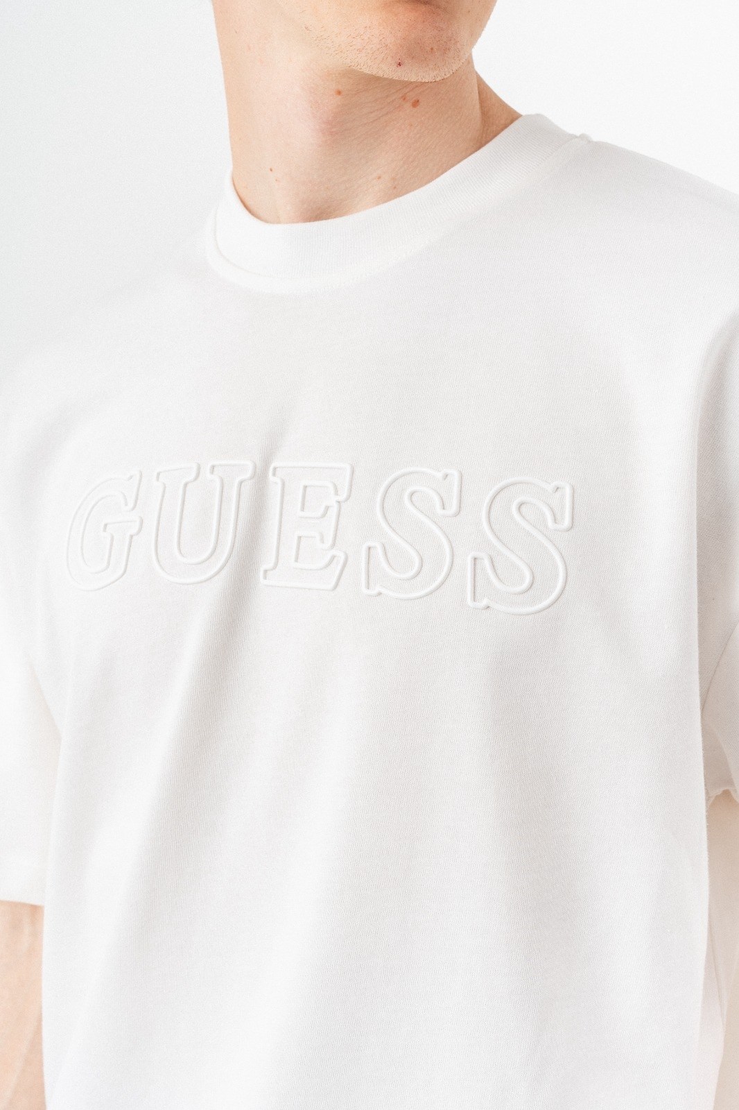 мужская футболка guess,футболка guess,футболка с коротким рукавом guess,мужская футболка,футболка хлопковая guess