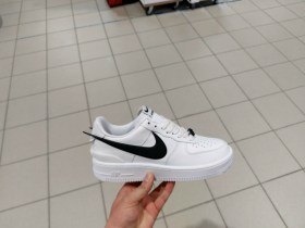 Кроссовки