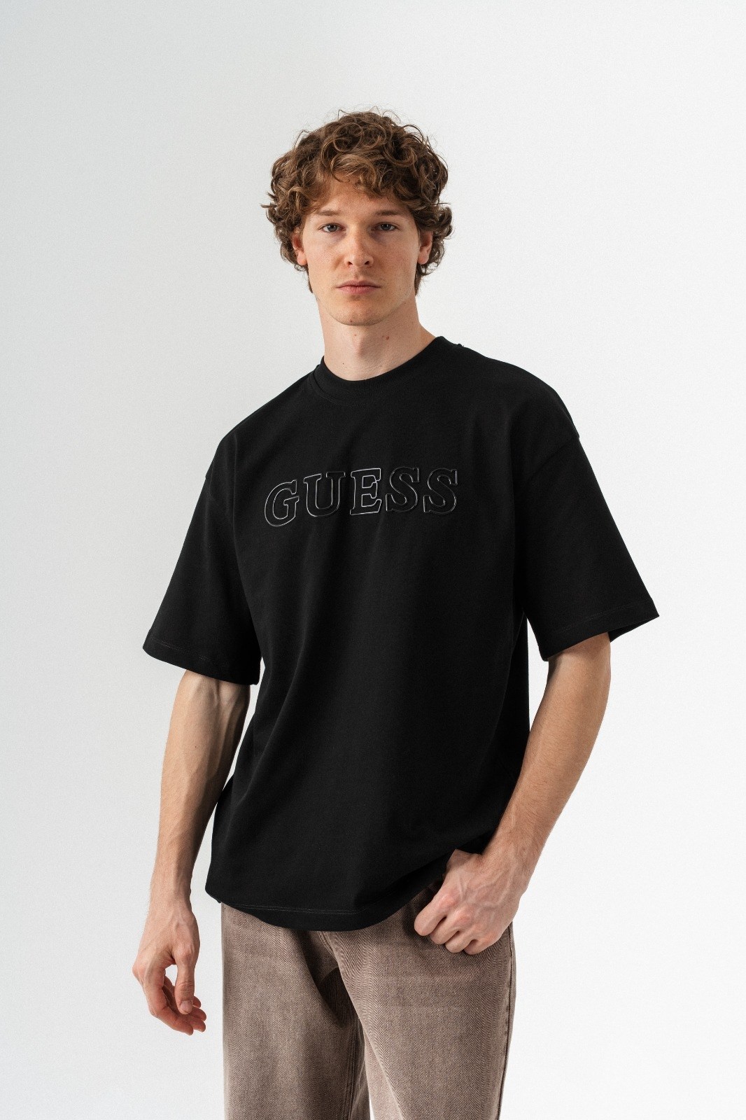 мужская футболка guess,футболка guess,футболка с коротким рукавом guess,мужская футболка,футболка хлопковая guess