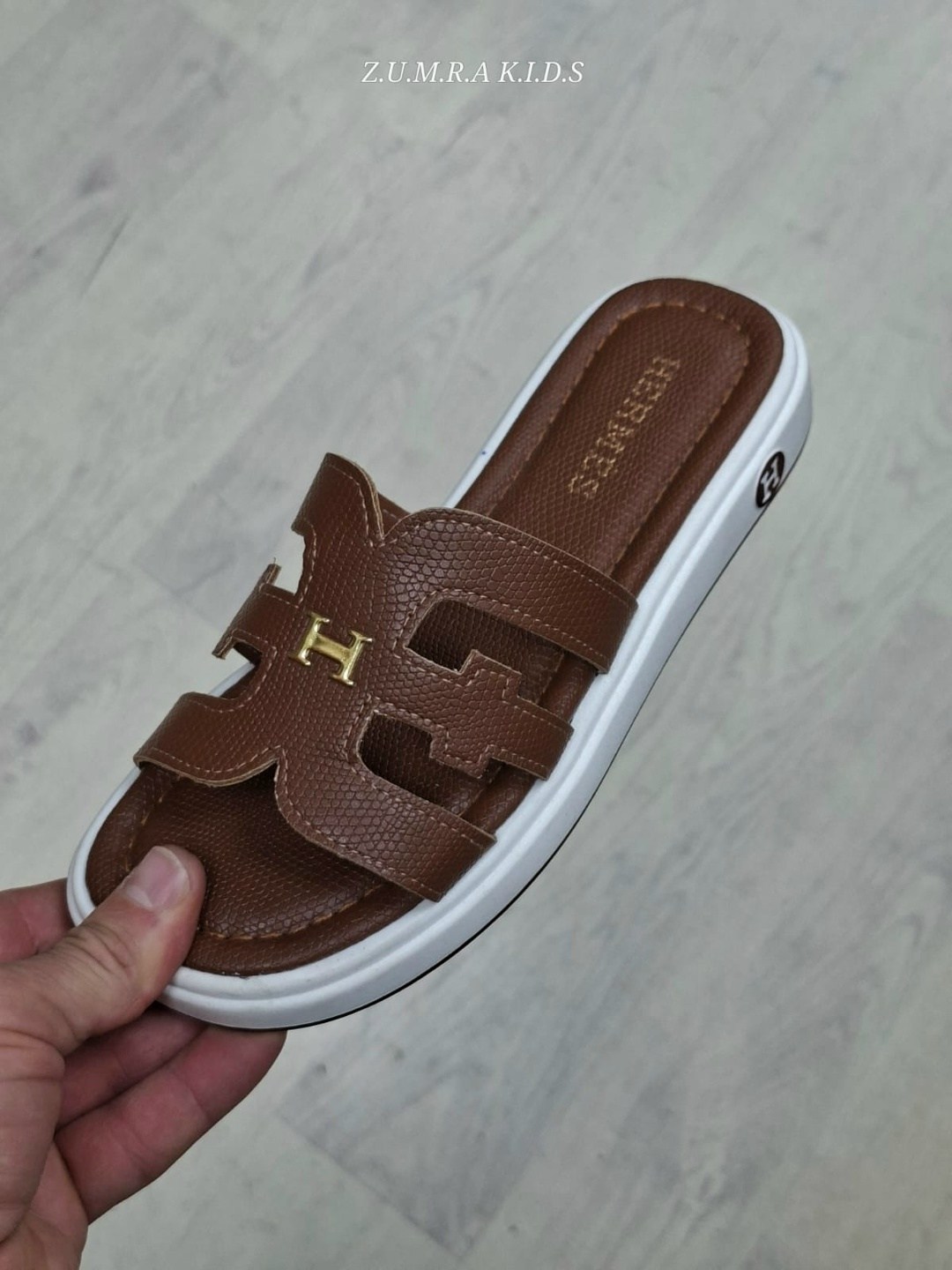 шлепки hermes женские,женские кожаные шлепки hermes oran коричневые,шлепки гермес женские,шлепки хермес оран,шлепанцы эрмес
