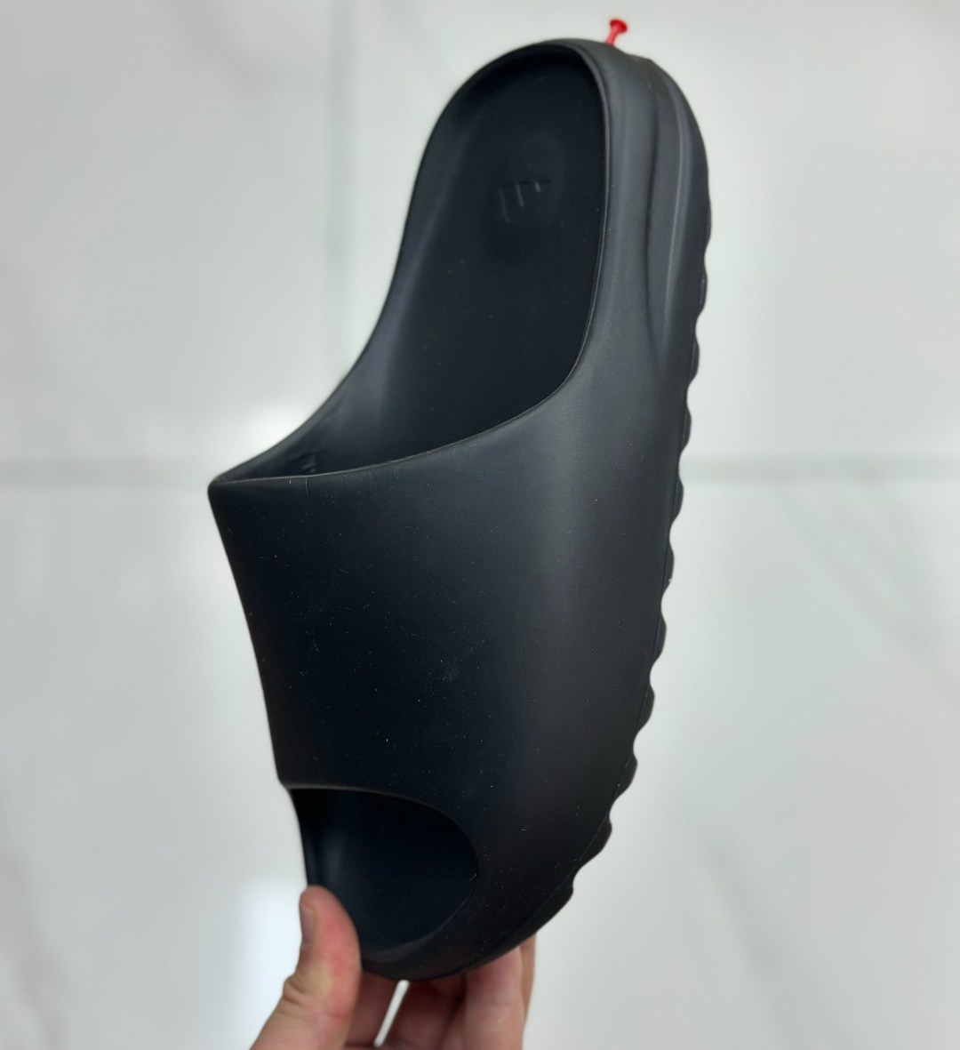 adidas yeezy slide,adidas yeezy slide bone,шлепанцы adidas yeezy slide,тапки adidas yeezy slide desert sand,сланцы adidas yeezy slide