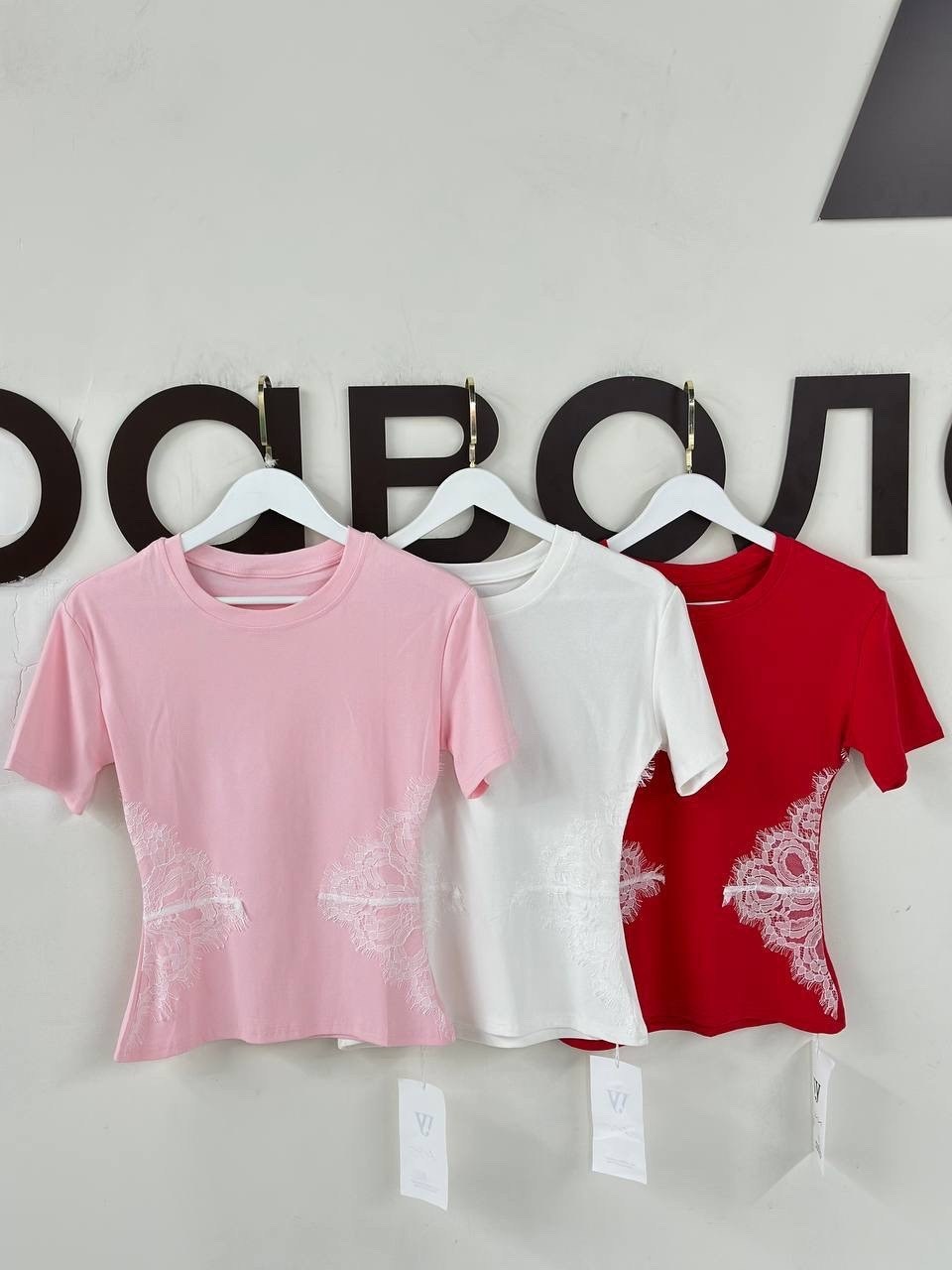 футболка женская,женская футболка белая,футболка со стразами,футболка с кружевами,футболка стильная