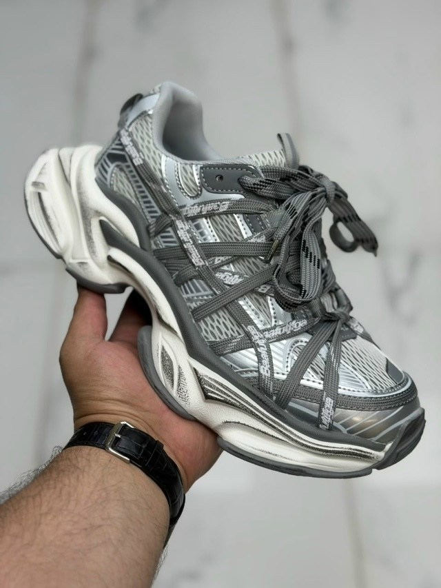 кроссовки balenciaga,balenciaga массивные женские кроссовки track 1.0,кроссовки balenciaga wmns track 2 trainer beige кремовый,balenciaga track.2 кроссовки,кроссовки balenciaga wmns runner sneaker кре