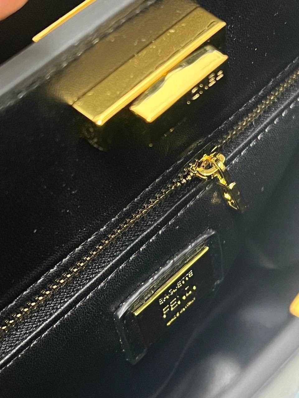 fendi сумка,сумка фенди,женская сумка fendi,сумка fendi peekaboo,сумка фенди оригинал