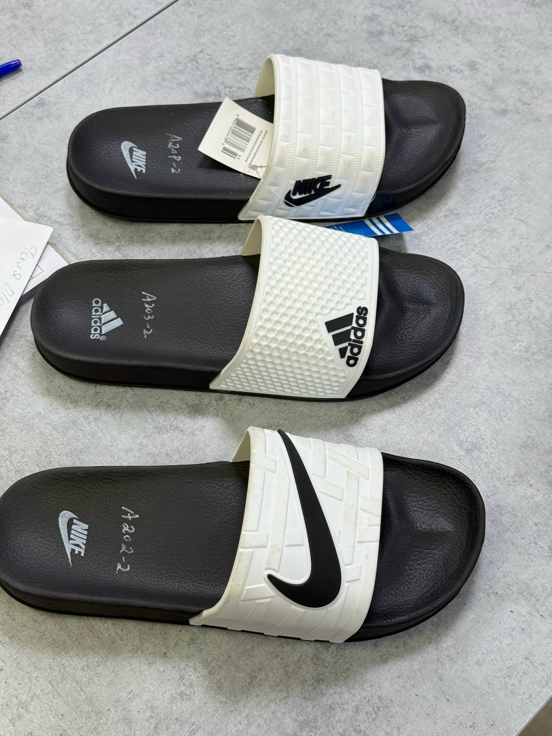 шлепанцы adidas,шлепки adidas,adidas сланцы,адидас шлепки,сланцы адидас