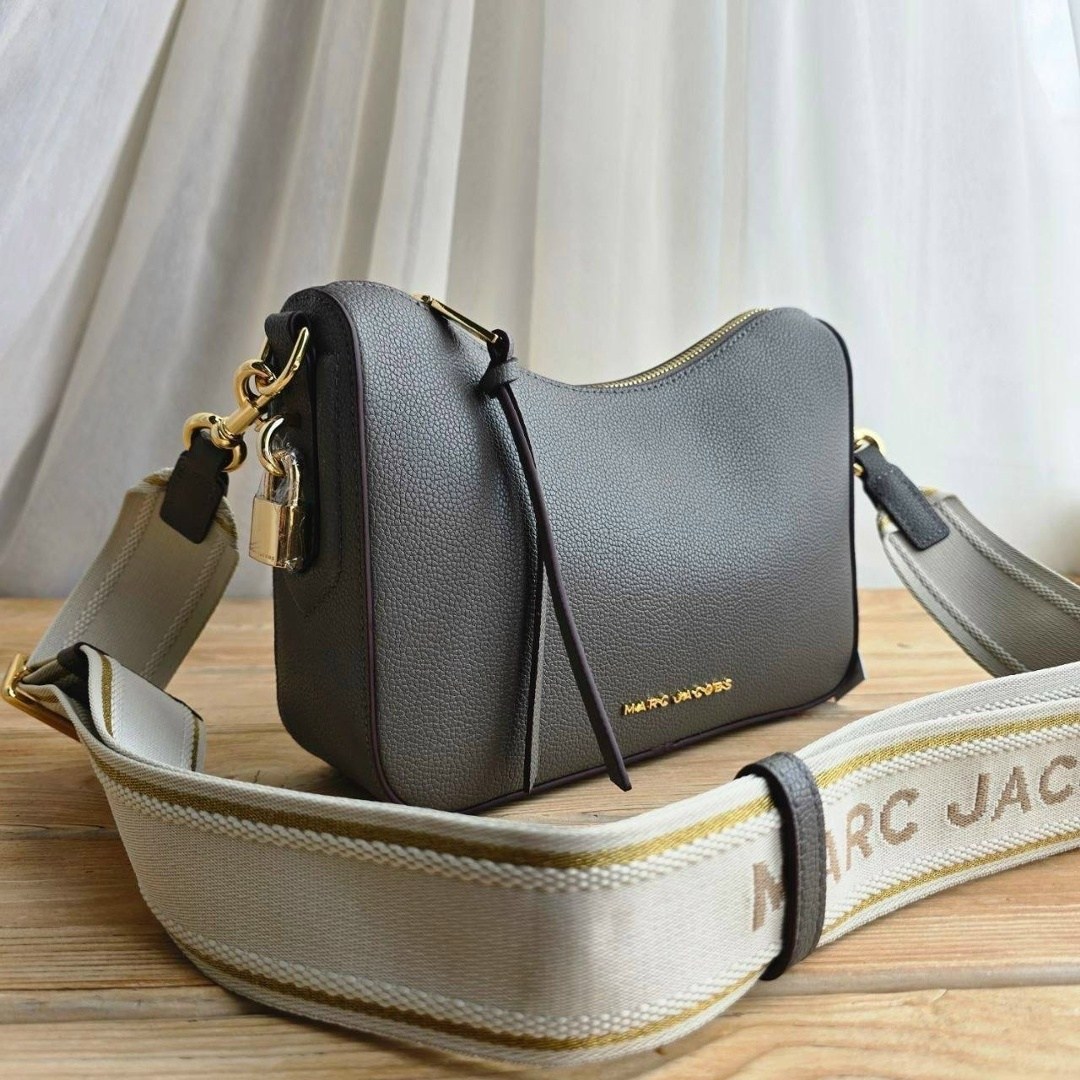 сумка marc jacobs 25-16 см натуральная замша,сумка marc jacobs из замши,marc jacobs сумка женская,сумка-хобо через плечо marc jacobs,сумка marc jacobs