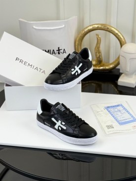 Кроссовки