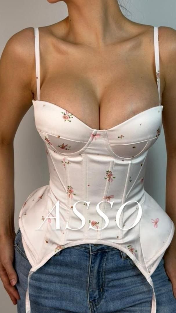 модные наряды,корсеты,юбка и топ,белое короткое платье,короткие платье