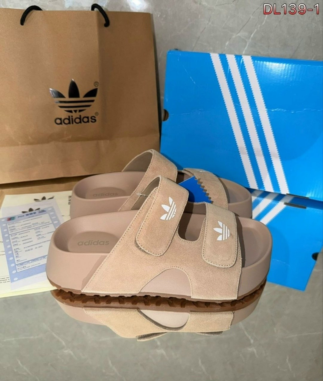 женские шлепанцы adidas,сандалии adidas,шлепанцы женские adidas adilette,сандалии adidas adilette sandal,шлепанцы adidas