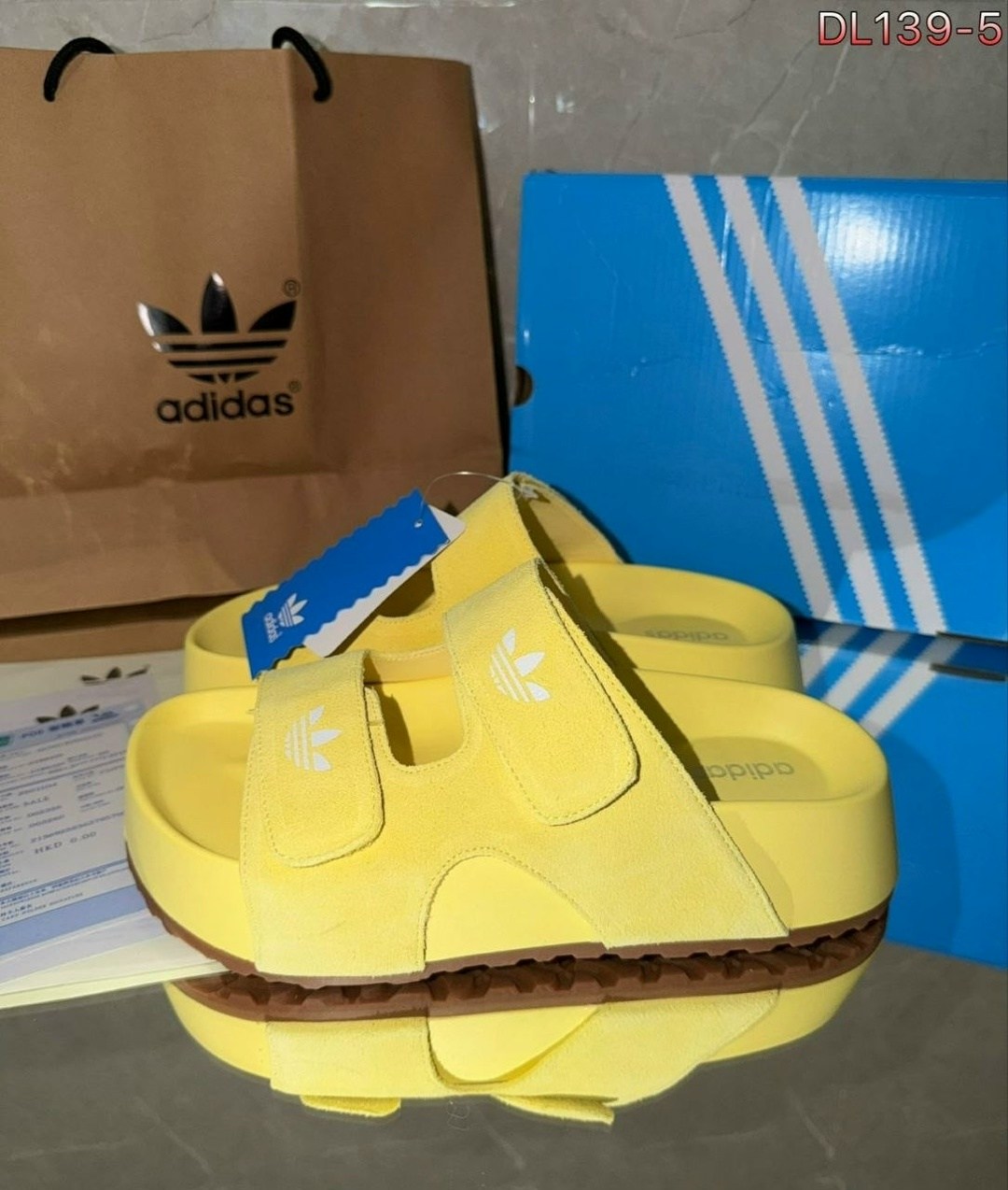 женские шлепанцы adidas,сандалии adidas,шлепанцы женские adidas adilette,сандалии adidas adilette sandal,шлепанцы adidas