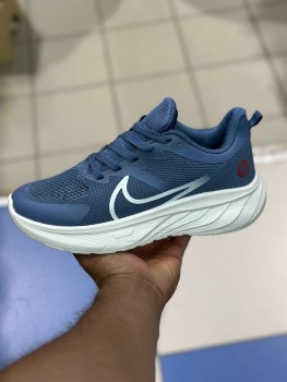 Кроссовки