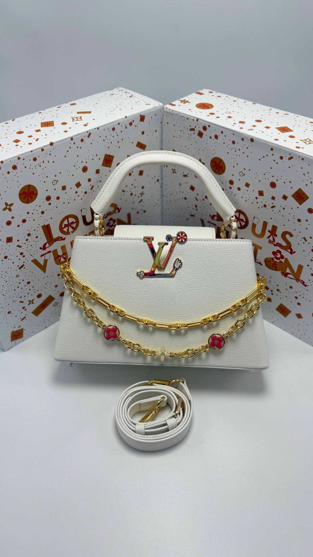 женская сумка louis vuitton,louis vuitton capucines,louis vuitton сумки,сумка луи виттон capucines,сумки луи виттон