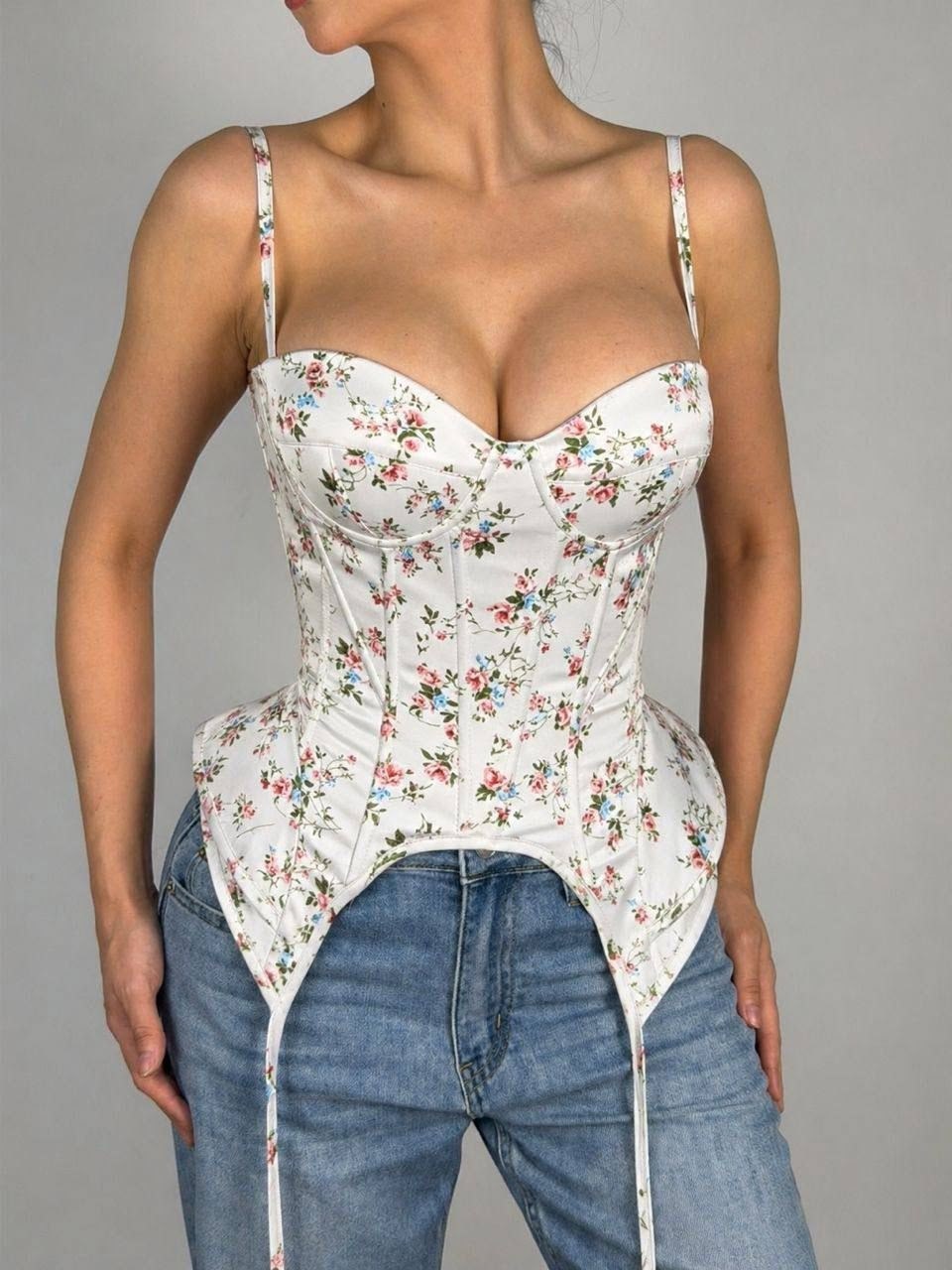 модные наряды,корсеты,юбка и топ,белое короткое платье,короткие платье