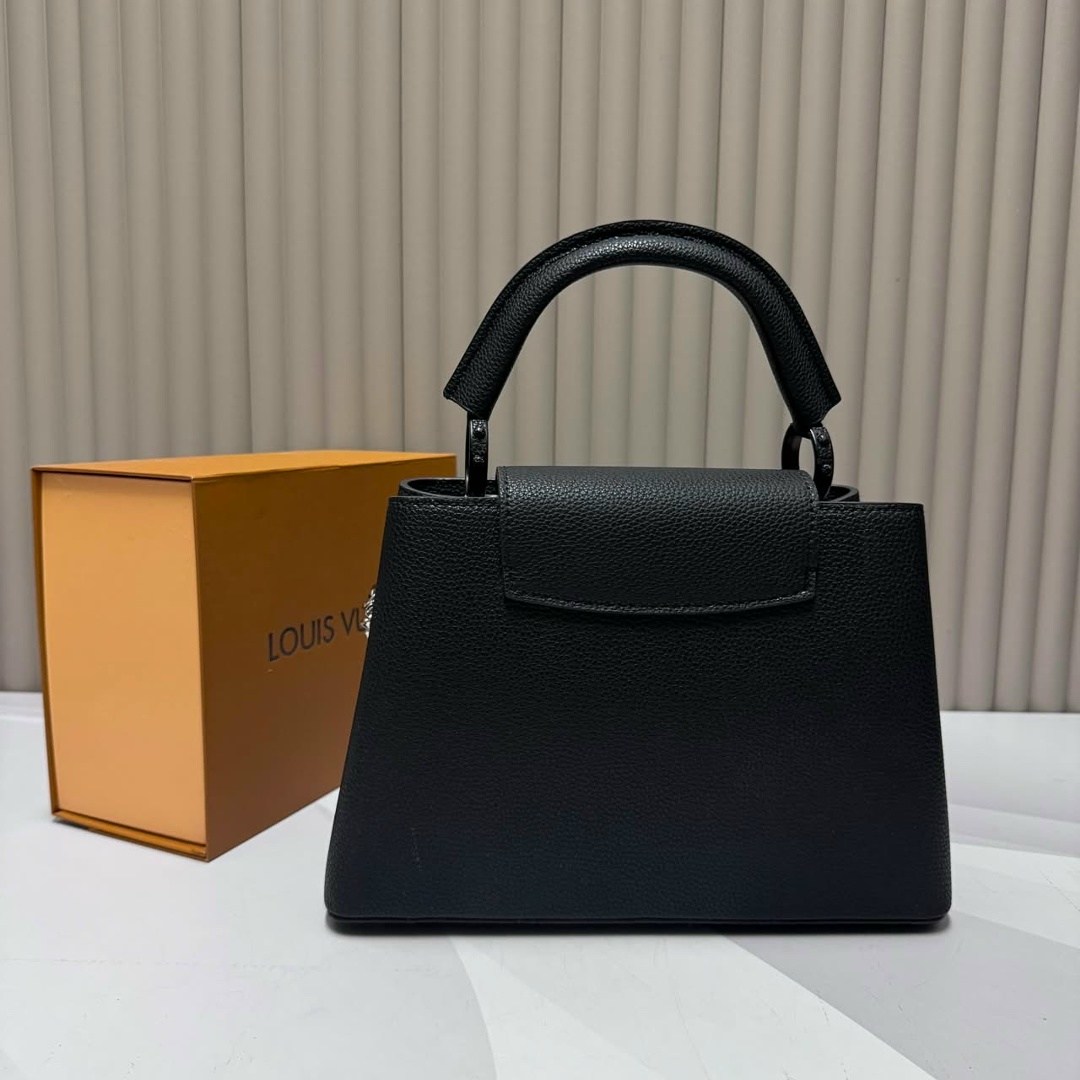 сумка женская louis vuitton,сумка louis vuitton,louis vuitton capucines,сумка женская брендовая,кожаная сумка louis vuitton capucines bb черная